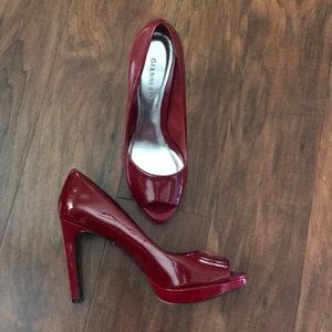 Red pumps